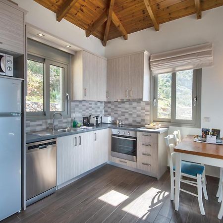 Bay View Guesthouses Kalamata Ngoại thất bức ảnh