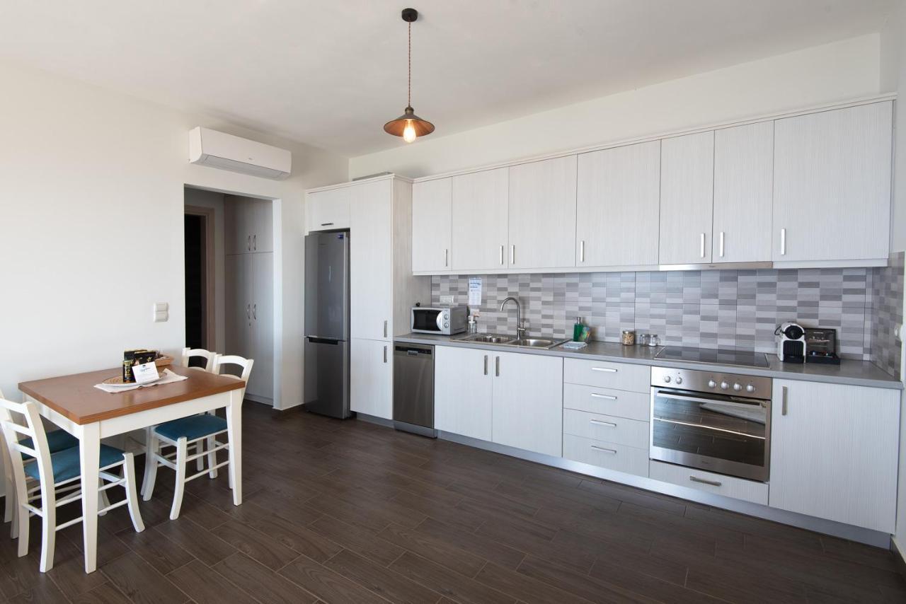 Bay View Guesthouses Kalamata Ngoại thất bức ảnh
