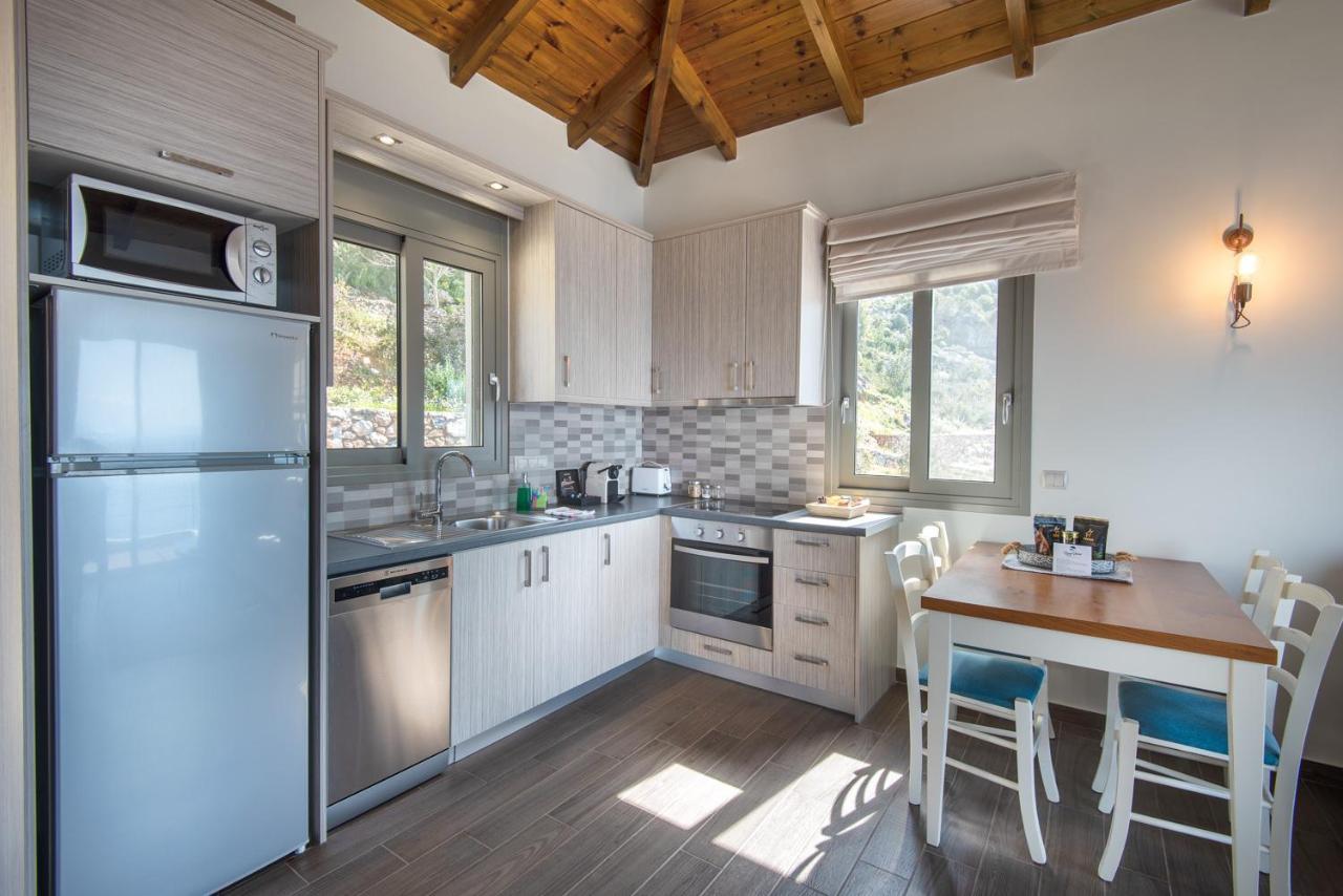 Bay View Guesthouses Kalamata Ngoại thất bức ảnh
