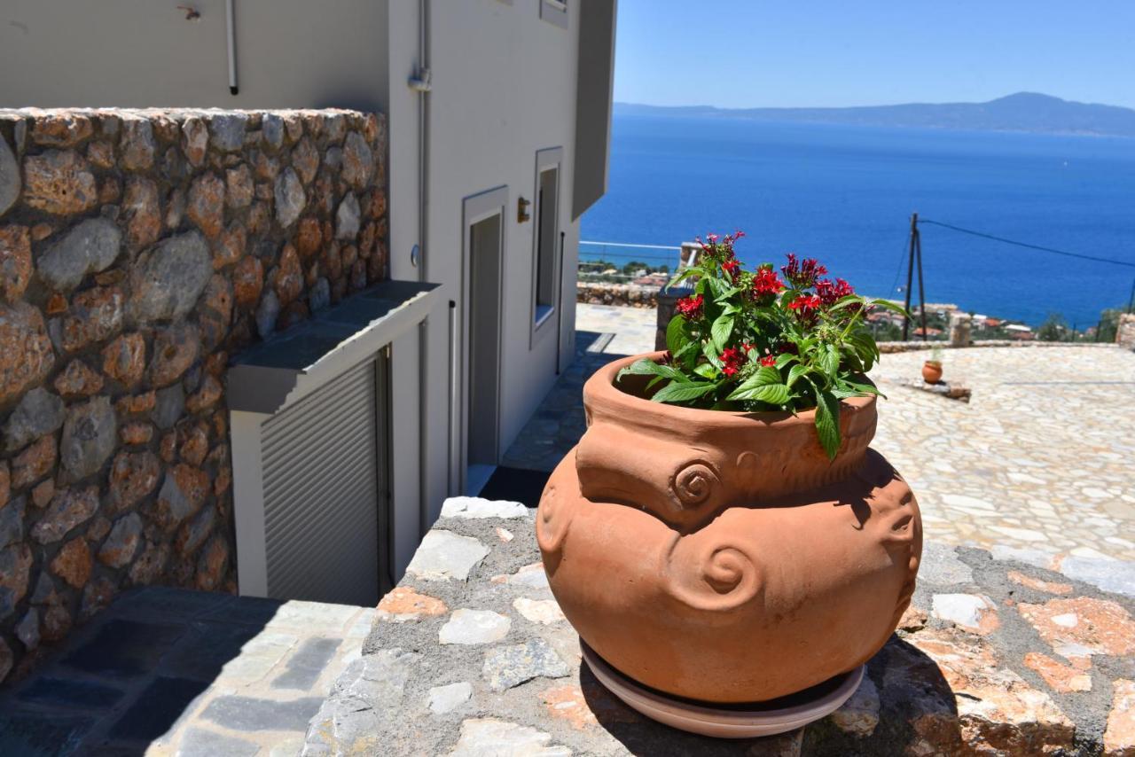 Bay View Guesthouses Kalamata Ngoại thất bức ảnh