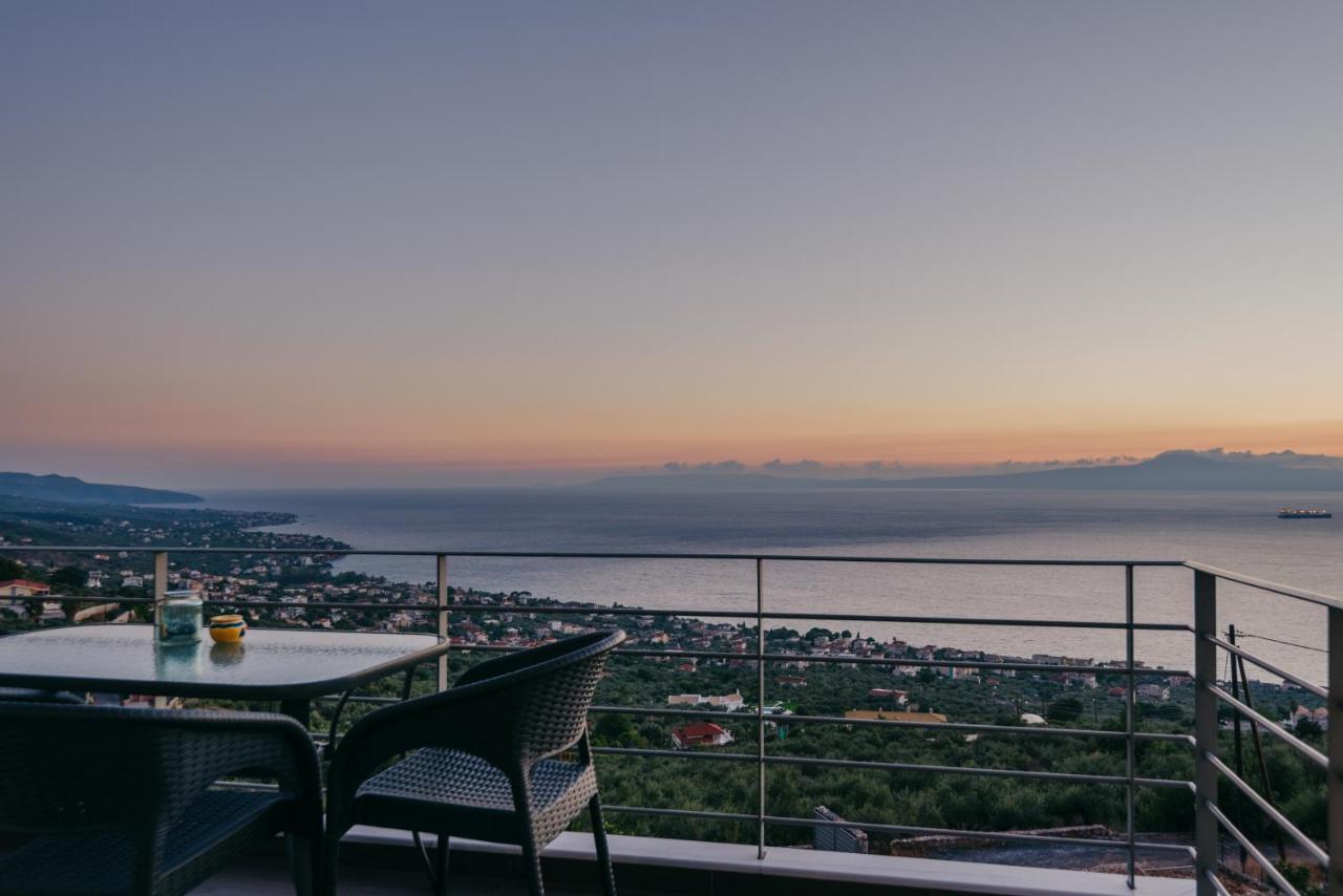 Bay View Guesthouses Kalamata Ngoại thất bức ảnh
