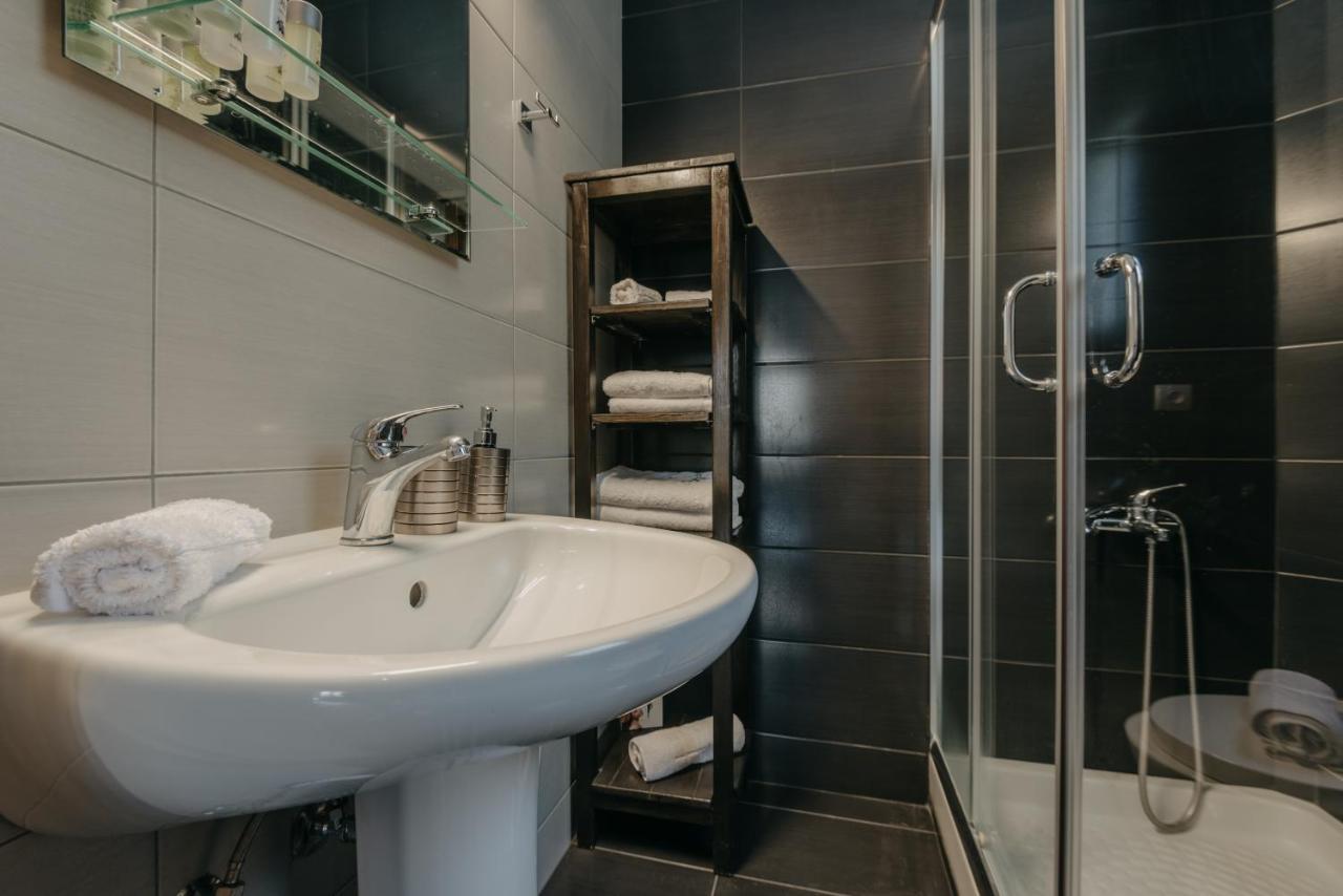 Bay View Guesthouses Kalamata Ngoại thất bức ảnh