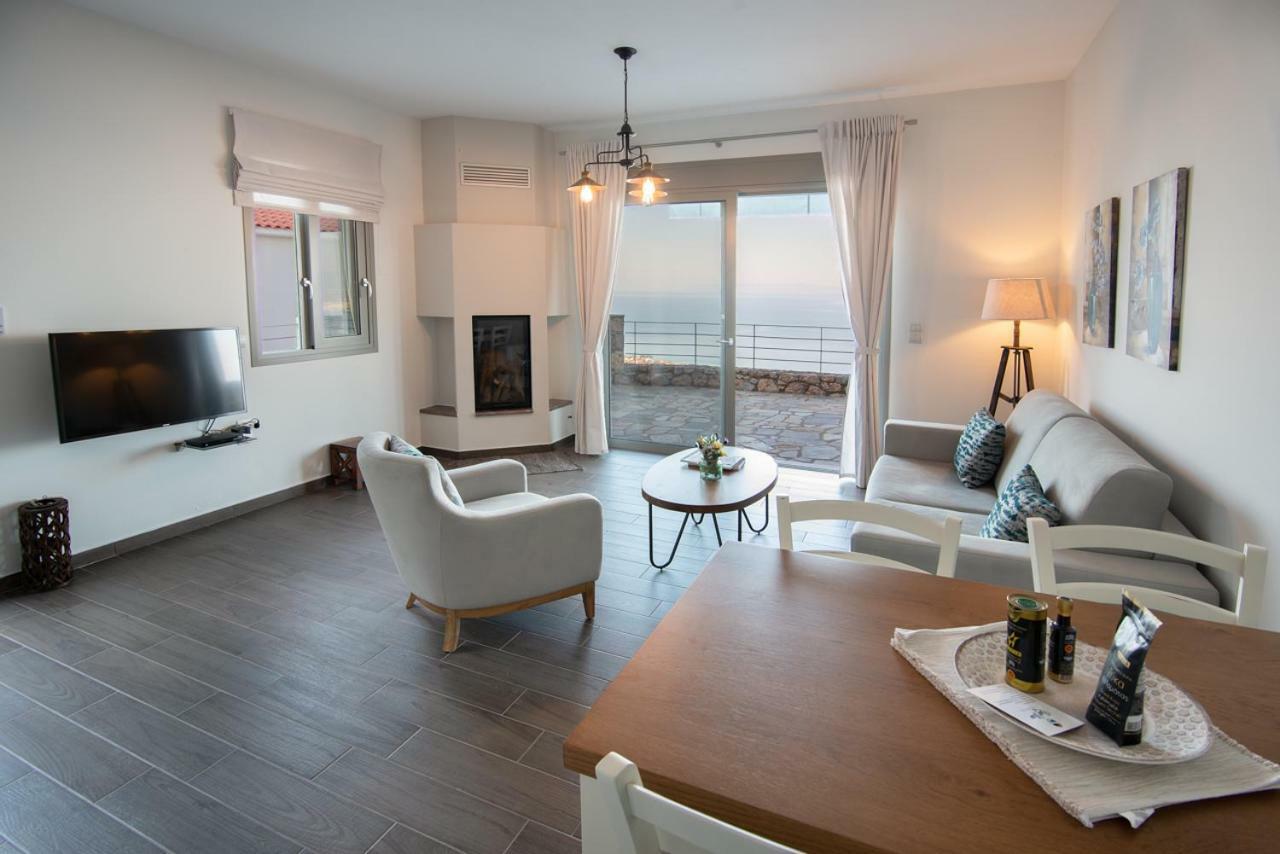 Bay View Guesthouses Kalamata Ngoại thất bức ảnh